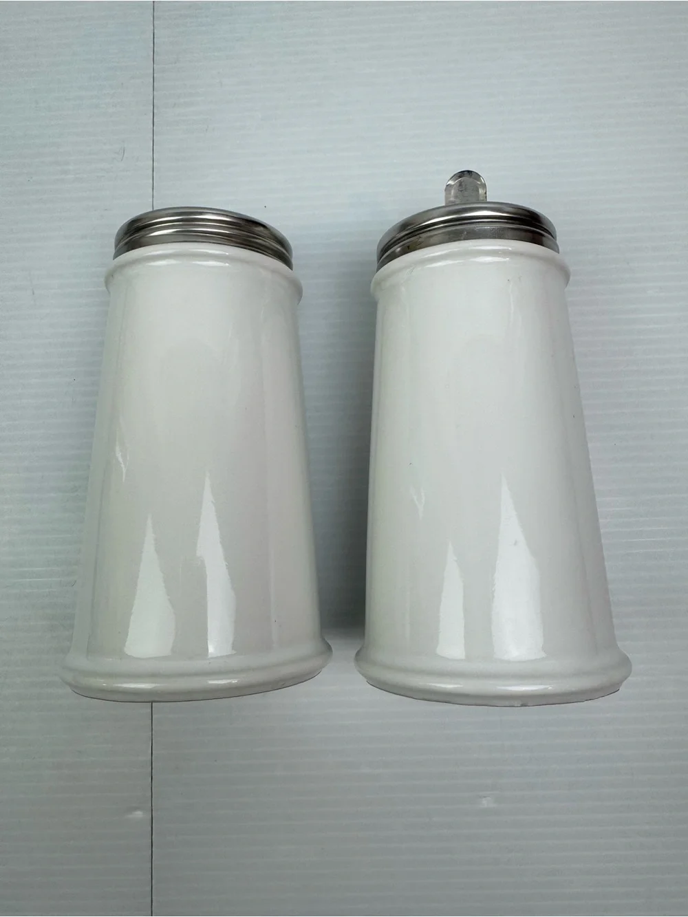Vintage BeeHouse Japan White Ceramic Sugar Pourer & Spice Cheese Shaker Set W/Li